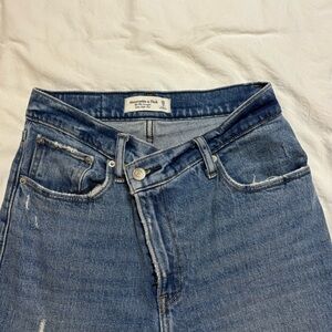 Abercrombie & Fitch Women's Ultra High Rise 90’s Straight Jean